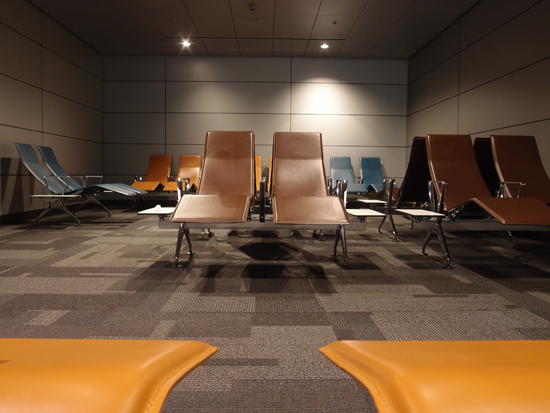 2015-09-19 02 Doha, Katar Airport, quiet room in front of gate E21 (Audio)